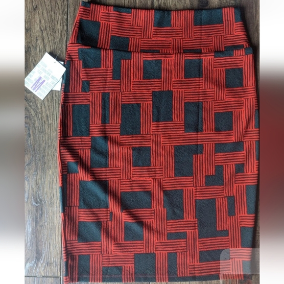 Brand New LulaRoe "Cassie" Medium Women's Skirt - Red & Black Blocks NWT! - Picture 4 of 5